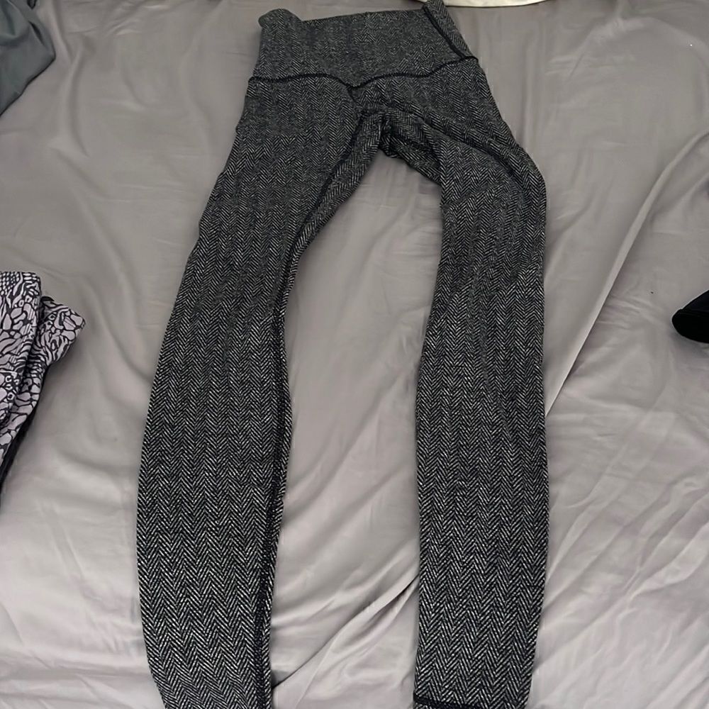 Lululemon black and white herringbone leggings sz 2
